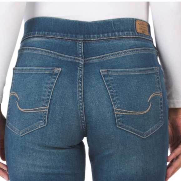 Nwt pull on sun worshiper Jeans by Levi's medium blue shaping - Picture 5 of 6